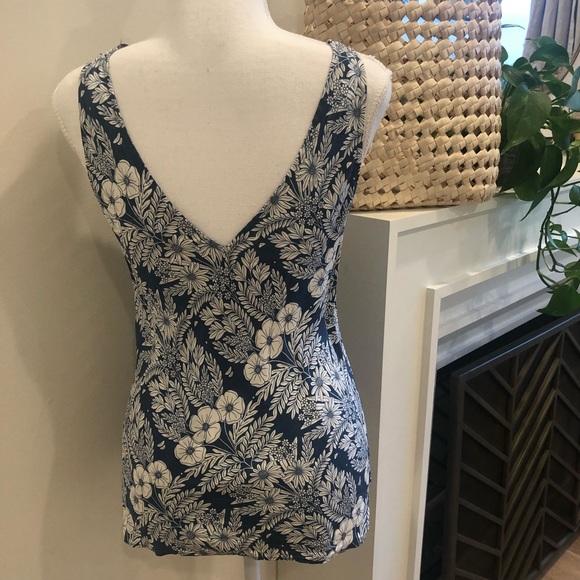 Abigail Borg for J. Crew Blue & White Floral V Neck Tank Top - Size 2 - Picture 9 of 9